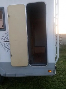                         Kamper Fiat Ducato z 1997 roku - zdjęcie 12
                        