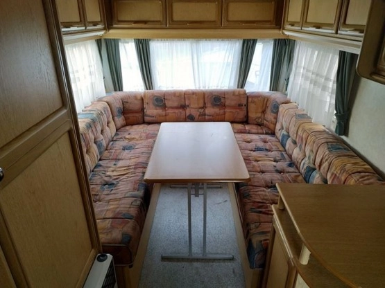                         Hylander Design 380, 1998 rok, przyczepa kempingowa - zdjęcie 4
                        