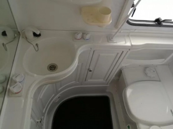                         Przyczepa kempingowa Lunar 2/3 osobowa z przedsionkiem i napędem, 2001 - zdjęcie 6
                        