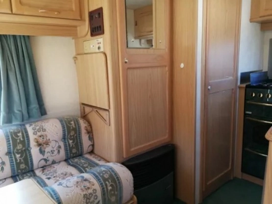                         Przyczepa kempingowa Lunar 2/3 osobowa z przedsionkiem i napędem, 2001 - zdjęcie 7
                        