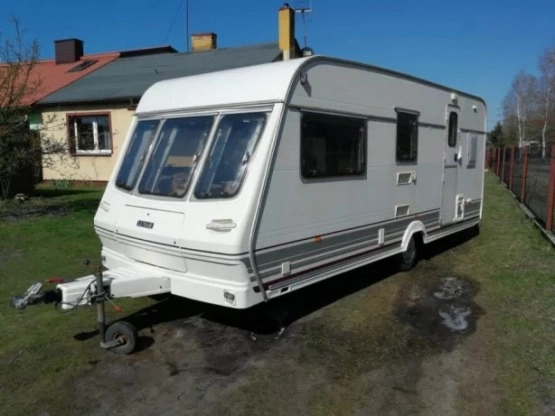                         Przyczepa kempingowa 4/5 osobowa Lunar z przedsionkiem i napędem, 1998 - zdjęcie 1
                        
