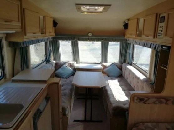                         Przyczepa kempingowa 4/5 osobowa Lunar z przedsionkiem i napędem, 1998 - zdjęcie 3
                        