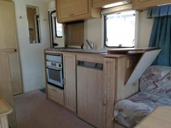                         Przyczepa kempingowa 4/5 osobowa Lunar z przedsionkiem i napędem, 1998 - zdjęcie 5
                        