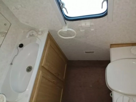                         Przyczepa kempingowa 4/5 osobowa Lunar z przedsionkiem i napędem, 1998 - zdjęcie 7
                        