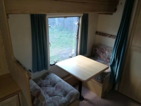                         Przyczepa kempingowa 4/5 osobowa Lunar z przedsionkiem i napędem, 1998 - zdjęcie 8
                        