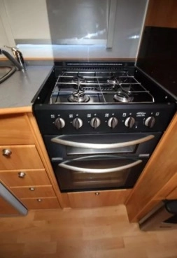                         Przyczepa Adria 524 z 2007 roku - zdjęcie 8
                        