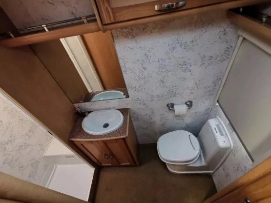                         Przyczepa Kempingowa Elddis Avante 472 MOVER + PRZEDSIONEK 2006 - zdjęcie 6
                        