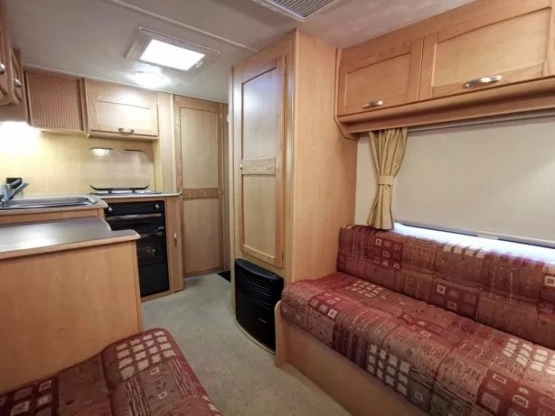                         Przyczepa Kempingowa Elddis Avante 472 MOVER + PRZEDSIONEK 2006 - zdjęcie 7
                        