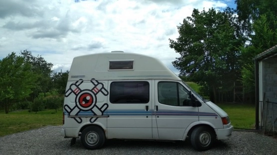                         KAMPER VAN - WYJĄTKOWY - 4 os. - 2 łóżka - wyposażenie - zdjęcie 1
                        