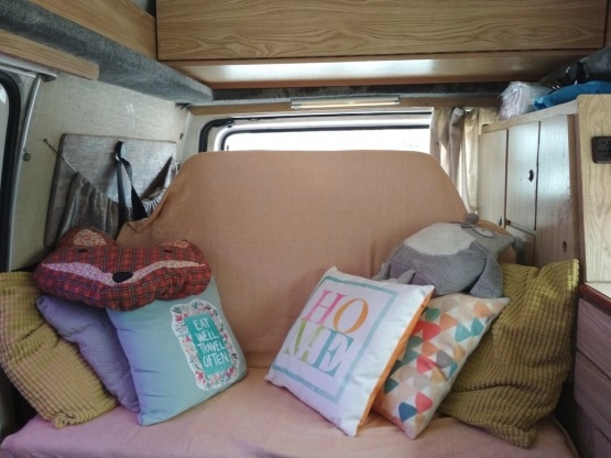                         KAMPER VAN - WYJĄTKOWY - 4 os. - 2 łóżka - wyposażenie - zdjęcie 2
                        