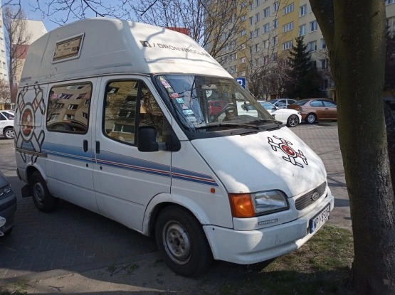                         KAMPER VAN - WYJĄTKOWY - 4 os. - 2 łóżka - wyposażenie - zdjęcie 4
                        