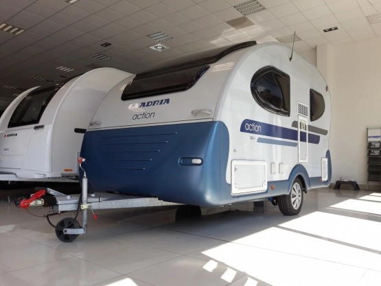                         Przyczepa Adria Action 361 LH Truma Przedsionek - jak nowa - zdjęcie 2
                        