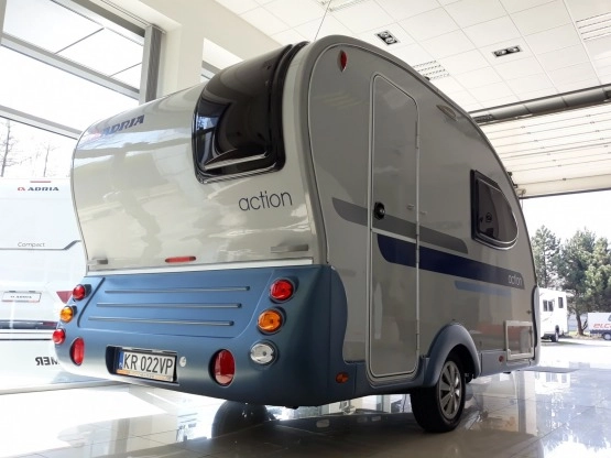                         Przyczepa Adria Action 361 LH Truma Przedsionek - jak nowa - zdjęcie 4
                        