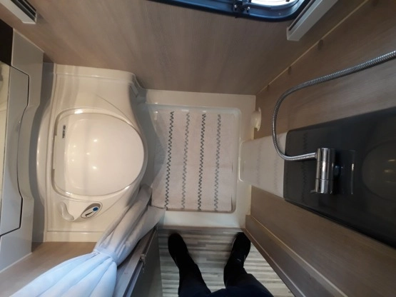                         Przyczepa Adria Action 361 LH Truma Przedsionek - jak nowa - zdjęcie 7
                        