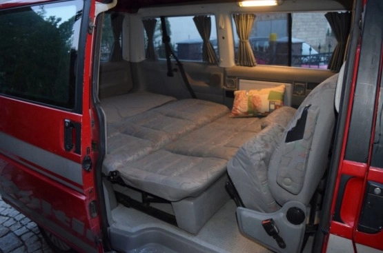                         VW T4 MINI KAMPER REIMO MULTIVAN 2,5 TDI kamping - zdjęcie 2
                        