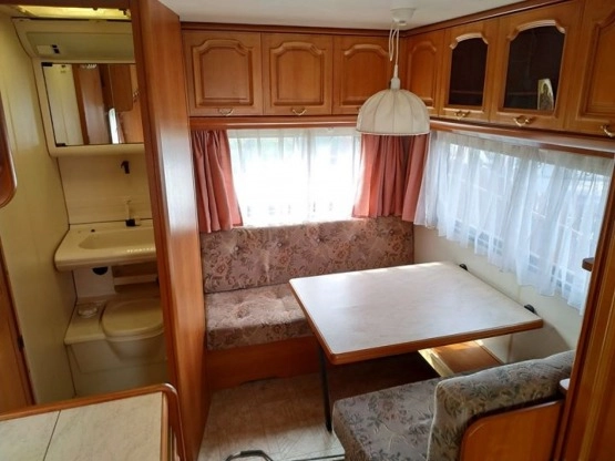                         Przyczepa kempingowa Hobby Prestige 420 1994 rok - zdjęcie 2
                        