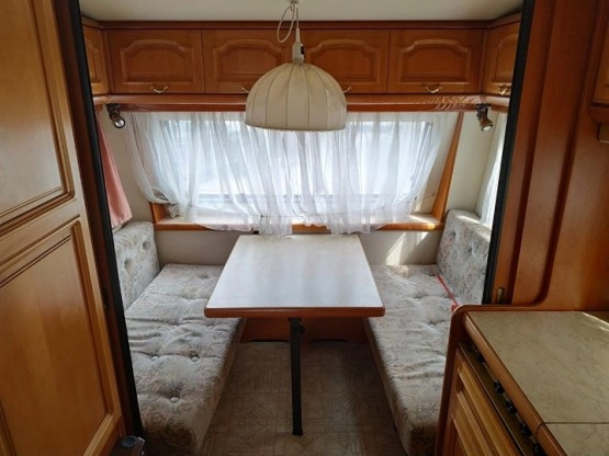                         Przyczepa kempingowa Hobby Prestige 420 1994 rok - zdjęcie 3
                        