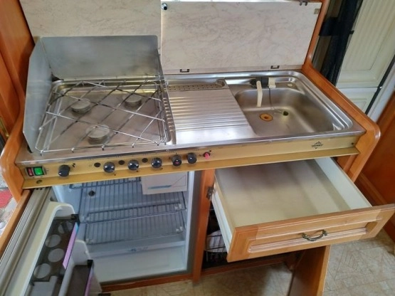                         Przyczepa kempingowa Hobby Prestige 420 1994 rok - zdjęcie 8
                        