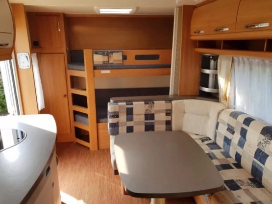                         Przyczepa kempingowa HOBBY 560 kmfe, łóżka piętrowe, super stan! - zdjęcie 7
                        