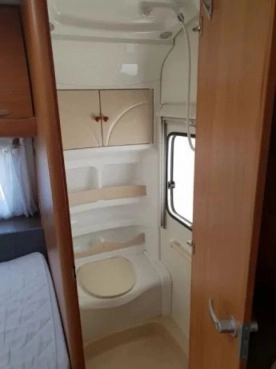                         Przyczepa kempingowa HOBBY 560 kmfe, łóżka piętrowe, super stan! - zdjęcie 8
                        