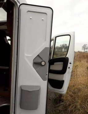                         Peugeot Boxer 2018, Benzyna + LPG - zdjęcie 9
                        