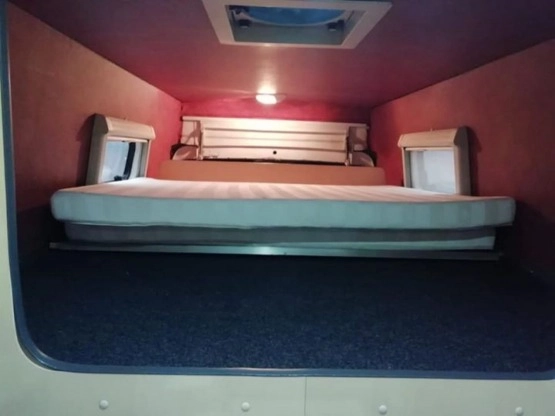                         MERCEDES SPRINTER CAMPER + GARAŻ NA DWA MOTOCYKLE - zdjęcie 22
                        