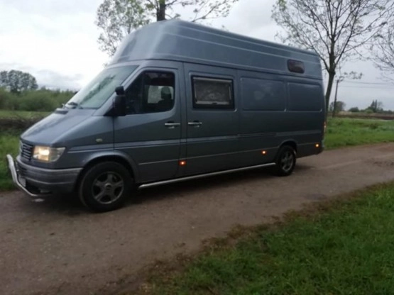                         MERCEDES SPRINTER CAMPER + GARAŻ NA DWA MOTOCYKLE - zdjęcie 2
                        