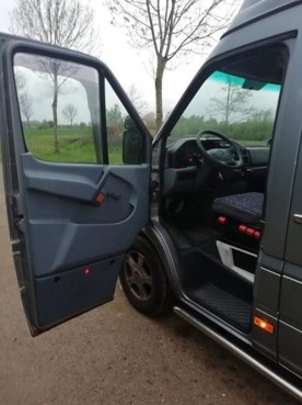                         MERCEDES SPRINTER CAMPER + GARAŻ NA DWA MOTOCYKLE - zdjęcie 9
                        