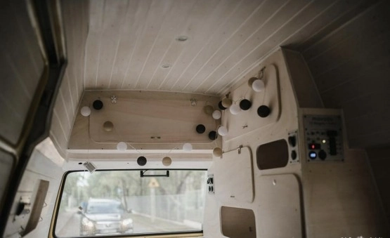                         Wynajem wyjątkowego Customowego kampera VW T3 -> www.adVANture.pl - zdjęcie 5
                        