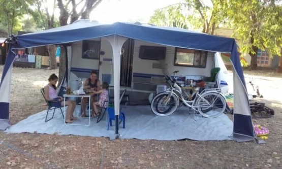                         PRZYCZEPA CAMPINGOWA HOBBY 450 w super stanie 2004 r., DMC 1200 - zdjęcie 2
                        