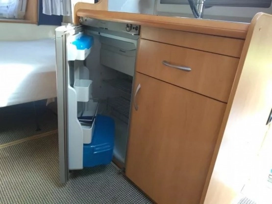                         PRZYCZEPA CAMPINGOWA HOBBY 450 w super stanie 2004 r., DMC 1200 - zdjęcie 5
                        