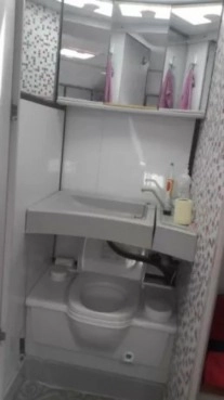                         Przyczepa kempingowa KNAUS 8404 GARAŻOWANA! - zdjęcie 7
                        
