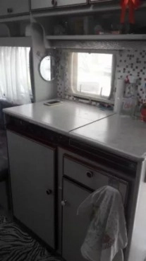                         Przyczepa kempingowa KNAUS 8404 GARAŻOWANA! - zdjęcie 8
                        