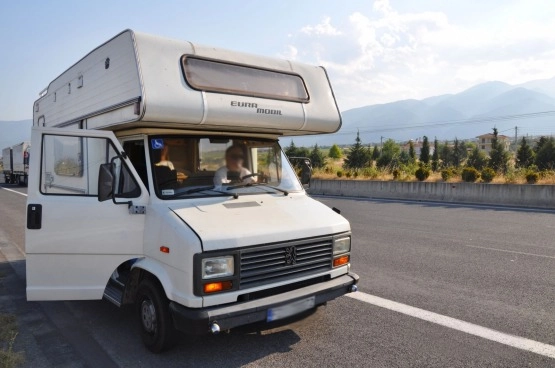                         Sprzedam kamper PEUGEOT J5 - zdjęcie 2
                        