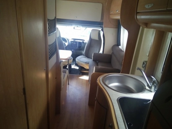                         Camper Chausson 92 - GARAŻ, klimatyzacja, przebieg 54000 km - zdjęcie 6
                        