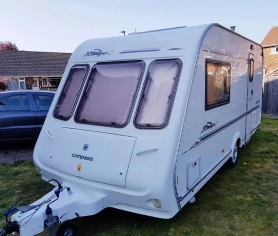                         Przyczepa kempingowa Compass, piękny stan, bez wilgoci, akcesoria - zdjęcie 1
                        