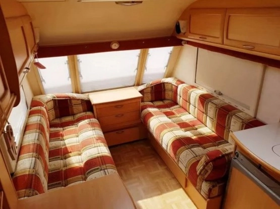                         Przyczepa kempingowa Compass, piękny stan, bez wilgoci, akcesoria - zdjęcie 4
                        