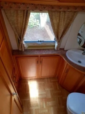                         Przyczepa kempingowa Compass, piękny stan, bez wilgoci, akcesoria - zdjęcie 6
                        