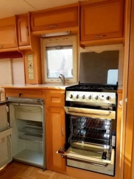                         Przyczepa kempingowa Compass, piękny stan, bez wilgoci, akcesoria - zdjęcie 7
                        