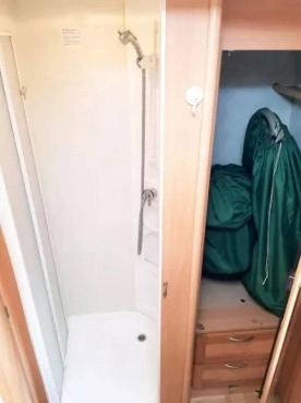                         Przyczepa kempingowa Compass, piękny stan, bez wilgoci, akcesoria - zdjęcie 8
                        