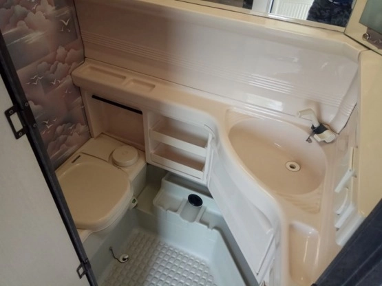                         Przyczepa kempingowa Hobby z 1994 roku, piętrowe łóżka - zdjęcie 4
                        