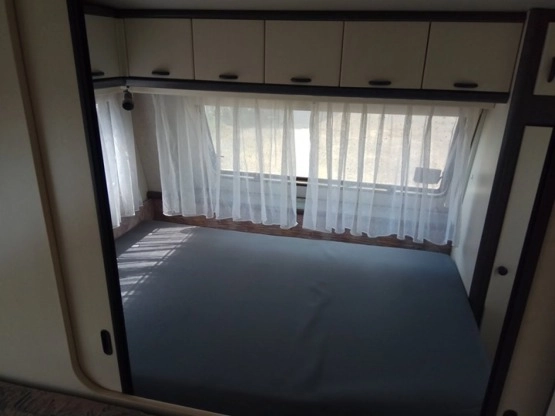                         Przyczepa kempingowa Hobby z 1994 roku, piętrowe łóżka - zdjęcie 5
                        