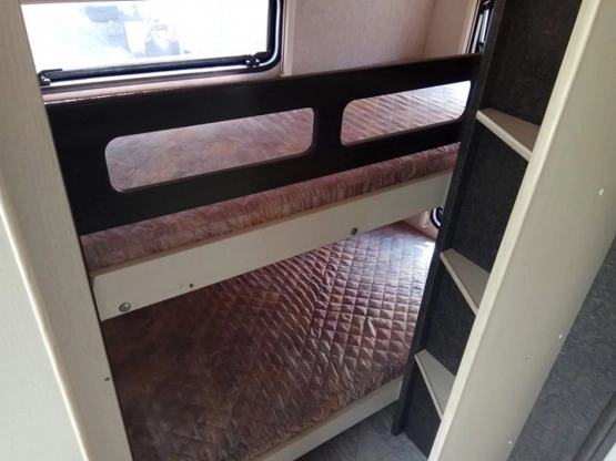                         Przyczepa kempingowa Hobby z 1994 roku, piętrowe łóżka - zdjęcie 9
                        