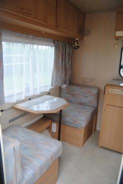                         ADRIA Mała i zgrabna! Super stan! Sucha! Przedsionek! Ogrzewanie! HIT - zdjęcie 3
                        