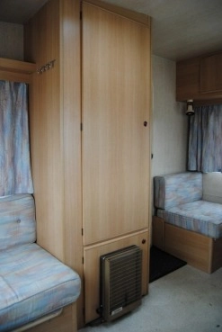                         ADRIA Mała i zgrabna! Super stan! Sucha! Przedsionek! Ogrzewanie! HIT - zdjęcie 7
                        