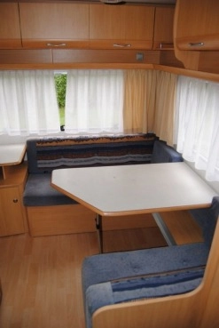                         BEYERLAND Super stan! 4 os. z WC! Ciepła woda! Ogrzewanie! DMC 1300 kg - zdjęcie 2
                        