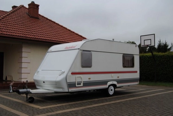                         BEYERLAND Super stan! 4 os. z WC! Ciepła woda! Ogrzewanie! DMC 1300 kg - zdjęcie 3
                        