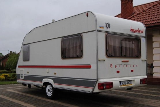                         BEYERLAND Super stan! 4 os. z WC! Ciepła woda! Ogrzewanie! DMC 1300 kg - zdjęcie 6
                        