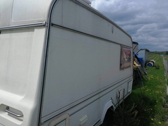                         Przyczepa kempingowa LUNAR Clubman 390-2 z 1990 r. - zdjęcie 12
                        