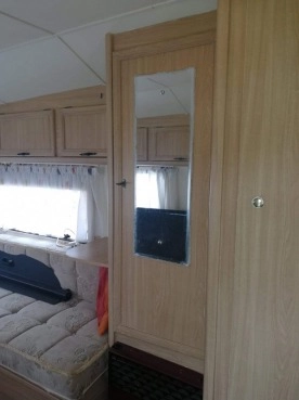                         Przyczepa kempingowa LUNAR Clubman 390-2 z 1990 r. - zdjęcie 23
                        